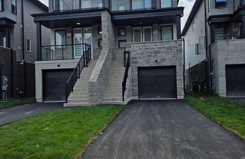 Welland House | The Welland Retreat w/scenic vineyards and wineries 15 min from Niagara Falls!