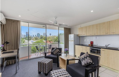 East Brisbane Hotel | The Wellington Apartment Hotel