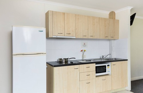 East Brisbane Hotel | The Wellington Apartment Hotel