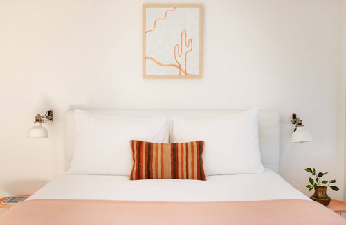 Tahquitz River Estates Hotel | The Wesley Suite 8 by AvantStay | Gorgeous Studio w/Kitchenette ❤