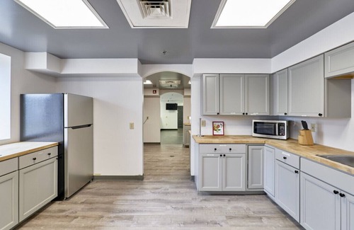 Central West End Hotel | The West End Hotel King bed by Cortex, Forest Park & BJC
