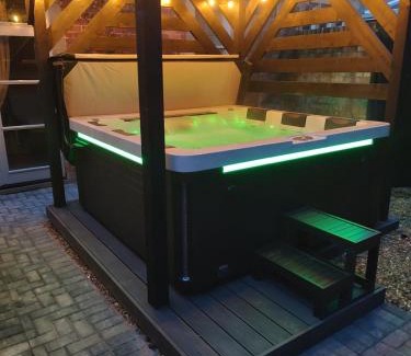 Denbigh House | The West Wing at Eriviat Hall Hot Tub