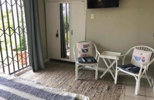 Pringle Bay Apartment | The West Wing guest suite. Pringle Bay.