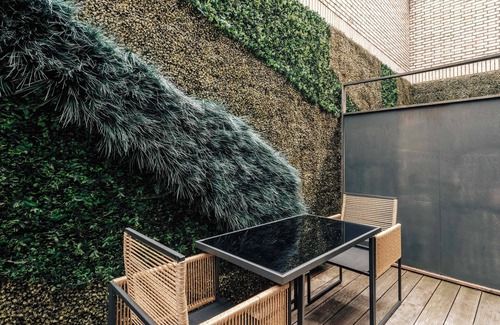 Shepherd's Bush Apartment | The Westlight: Bright LG Studio in White City