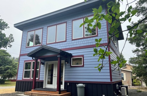 Westport Cabin | The Westport Pearl, a cozy, quiet neighborhood. Like bringing the outdoors in.