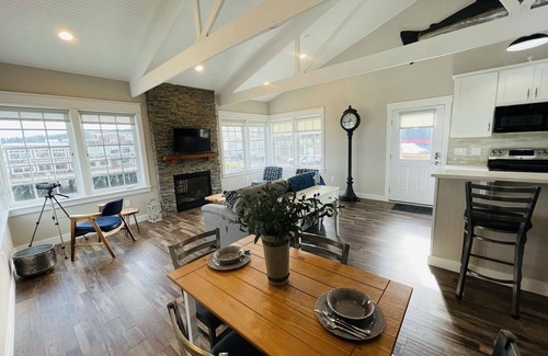 Astoria House | The Wheelhouse on Pier 11
