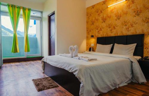 Darjeeling Hotel | The Whistle Stop