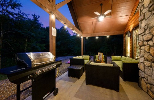 Hochatown Cabin | The White Buffalo Lodge · Nature's Playground | Hot Tub, Creek & Arcade Game