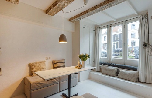 De Weteringschans Bed & Breakfast | The White Canal Studio in heart of Amsterdam