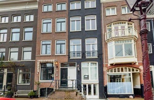 De Weteringschans Bed & Breakfast | The White Canal Studio in heart of Amsterdam