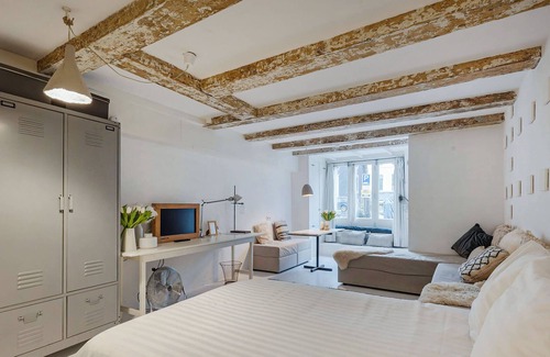 De Weteringschans Bed & Breakfast | The White Canal Studio in heart of Amsterdam