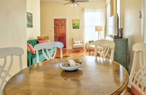 Gainesville Cottage | The White House, a charming 2-bedroom cottage in Downtown Gainesville