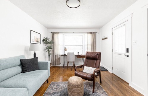 Fountain Square House | The White House, Bright Cottage in Fountain Square