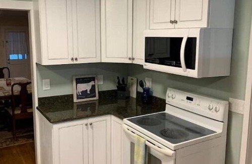Melbourne House | The White House - Historic 2br Downtown Melbourne