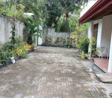 Ja-Ela House | The White House Niwandama