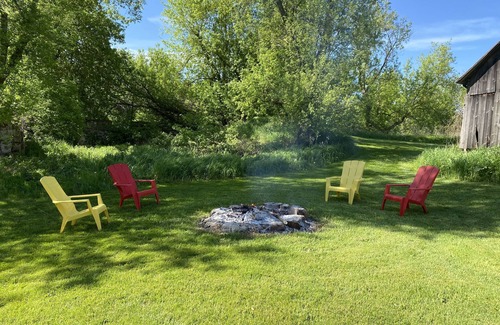 New Tecumseth Cottage | THE WHITE HOUSE ON THE HILL - Beautiful Country Home