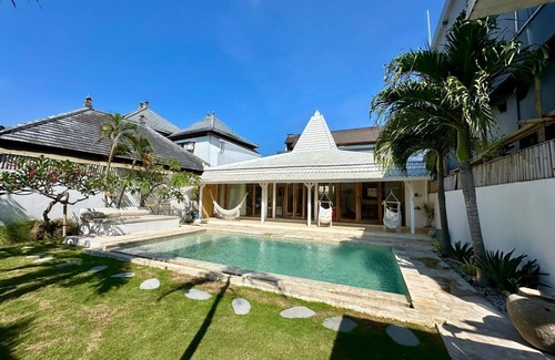 Munggu Villa | The White Joglo - Stylish and spacious mediterranean 3BDR Villa with Pool