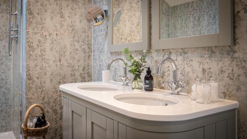 Cowbridge Hotel | The White Lion Cowbridge