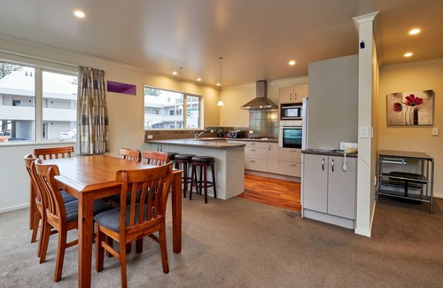 Kaikoura Hotel | The White Morph - Heritage Collection