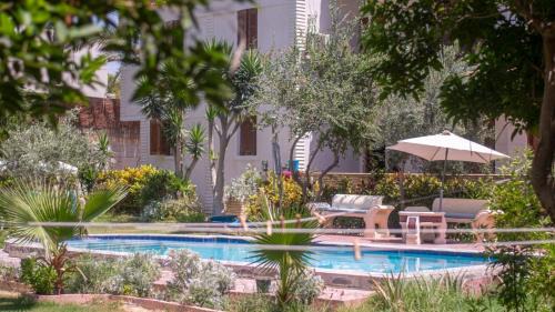 Al-'Amriyah Villa | The White Oasis Family Villa