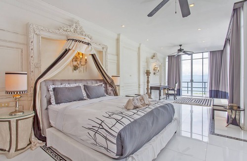Mai Khao House | ⭐The White Pearl 5BR Modern Beachfront Pool Villa