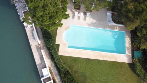 Plepi Villa | The White Villa by Seaviews
