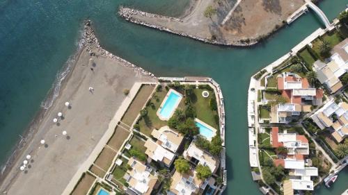 Plepi Villa | The White Villa by Seaviews