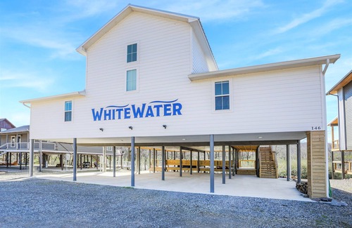 Glenwood House | The WhiteWater: River Front and Game Room