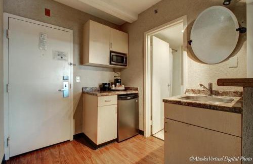 Downtown Anchorage Hotel | The Wildbirch Hotel - JdV by Hyatt