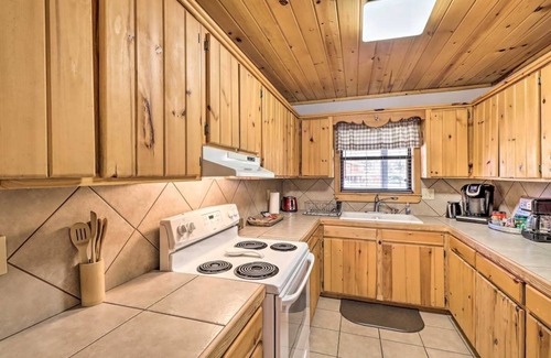 Mountain View Cabin | The Willow Breeze Cabin on the White River - Entire Home