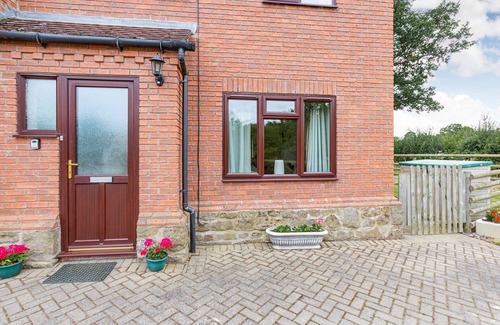 Wall-under-heywood House | THE WILLOWS, family friendly, with a garden in Much Wenlock