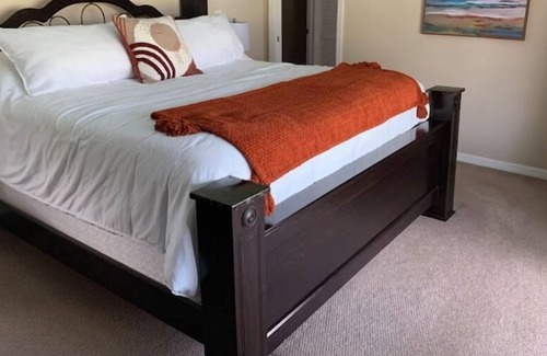 Joel House | "The Windy Palm" w king suite to pool