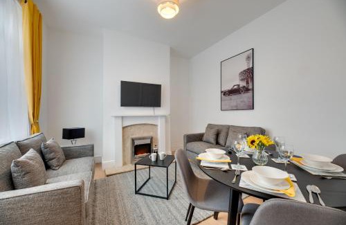 Fenham House | The Wingrove Retreat by Week2Week Contractor & Business Travel Stays