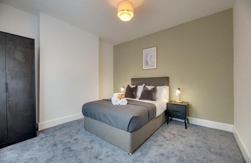 Fenham House | The Wingrove Retreat by Week2Week Contractor & Business Travel Stays