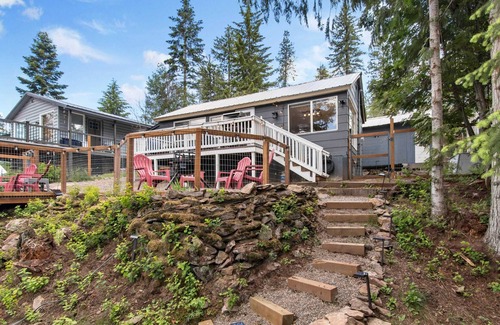 Twin Lakes House | The Wolf Den | A Cozy Rathdrum Voyage