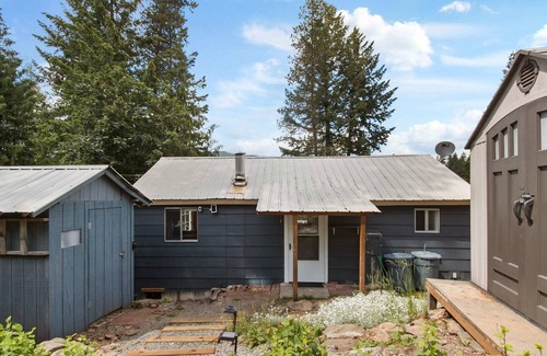 Twin Lakes House | The Wolf Den | A Cozy Rathdrum Voyage