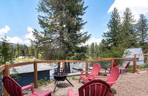 Twin Lakes House | The Wolf Den | A Cozy Rathdrum Voyage