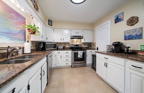 Mar Lee House | The Wolff St. Den: 3bed 1 bath home in quiet neighborhood.