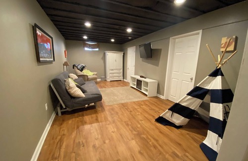 Des Moines House | The Woodland Gateway: minutes to everything and family friendly!