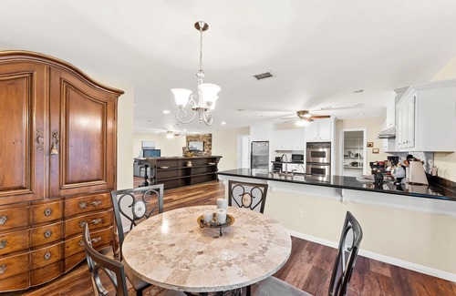 Magnolia House | 🌿 The Woodlands TX Retreat Sleeps 24 Pool Jacuzzi Lake