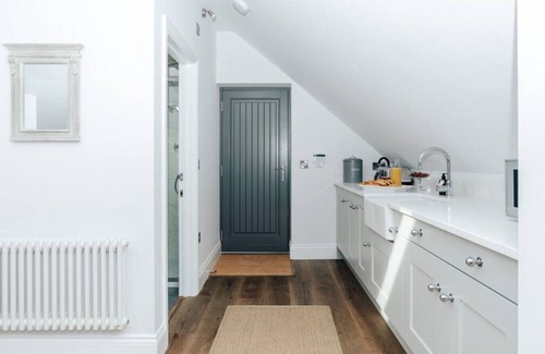 Henley Apartment | The Woodpecker - 1 Bedroom Annexe