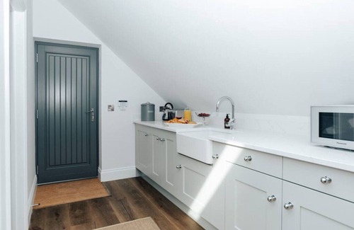 Henley Apartment | The Woodpecker - 1 Bedroom Annexe