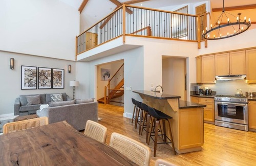 East Kootenay House | The Woods by Simply Kimberley | Mountain Chic and Serene