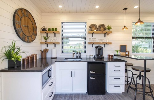 Waco House | The Woods- Container Tiny House 12 min to Magnolia Baylor Downtown