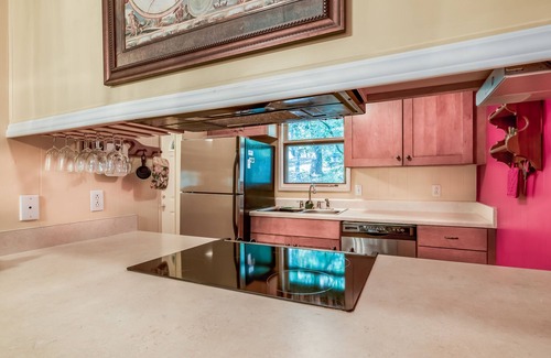Deer Run House | The Woods - Cozy Townhouse with Amenities!