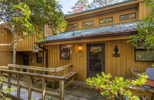 Deer Run House | The Woods - Cozy Townhouse with Amenities!