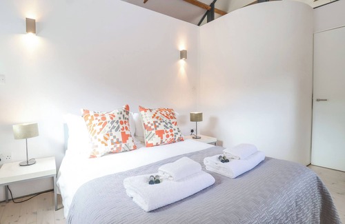 Woodbridge Cottage | THE WORKSHOP, BADINGHAM, romantic, with open fire in Framlingham