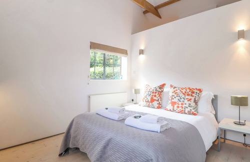 Woodbridge Cottage | THE WORKSHOP, BADINGHAM, romantic, with open fire in Framlingham