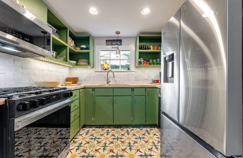Key West Historic District House | THE WRITER'S COTTAGE ~ Renovated 2 BR/2 Ba Home w/Parking!