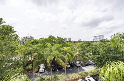 Aventura Condo | THE YACHT CLUB AT AVENTURA, AMAZING GOLF VIEW , 2/2 BED FREE WIFI AND PARKING